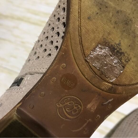 Lucky Brand Gray Tan Leather Suede Perforated Cut Out Ankle‎ Boots Booties 8.5 - Picture 5 of 5